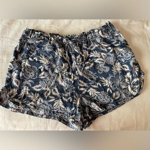 American Eagle Shorts Women's XL Blue Shorts Elastic Waist Comfy Floral Pockets
